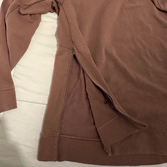 Lulu Lemon Brown Crewneck. - Picture 3 of 4